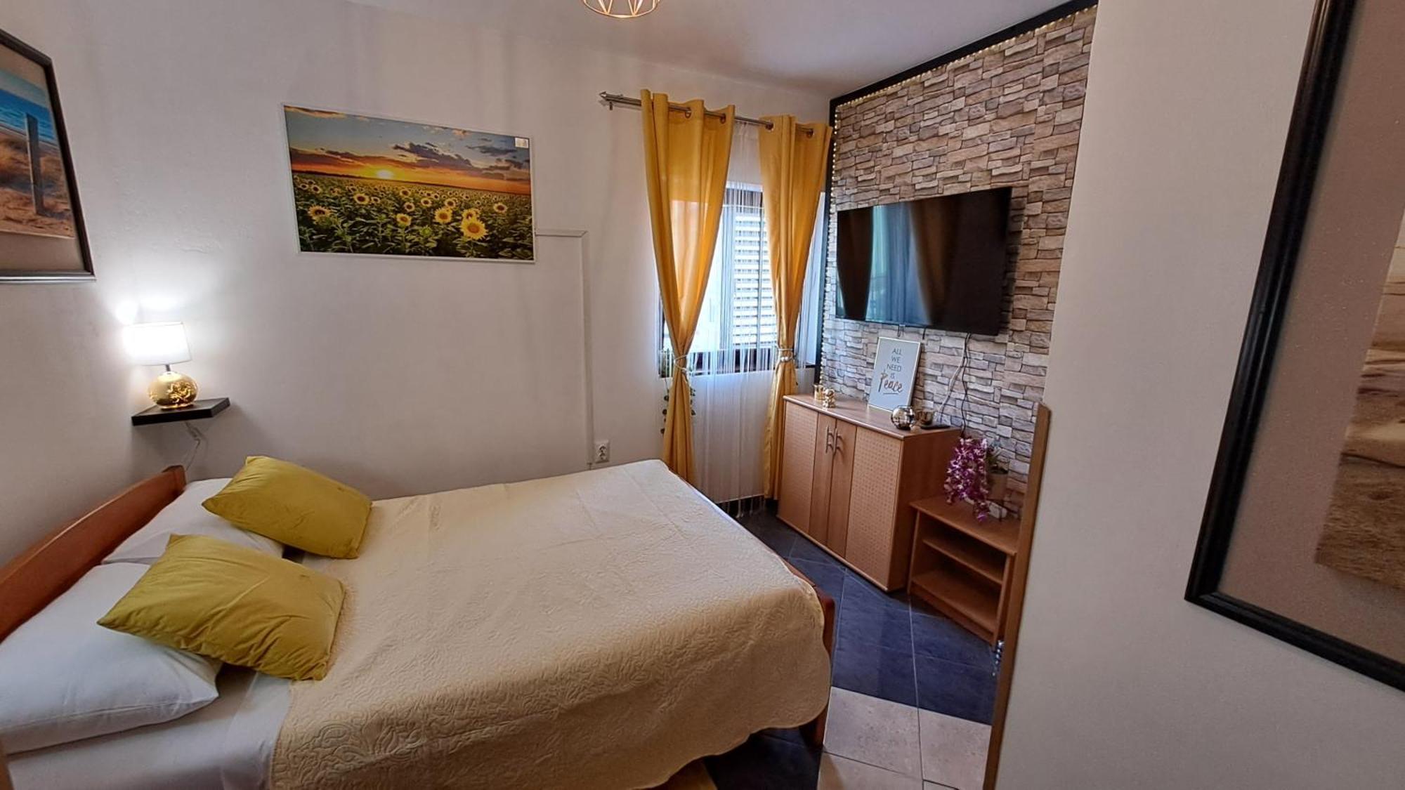 Red Gold Apartment Pula Extérieur photo