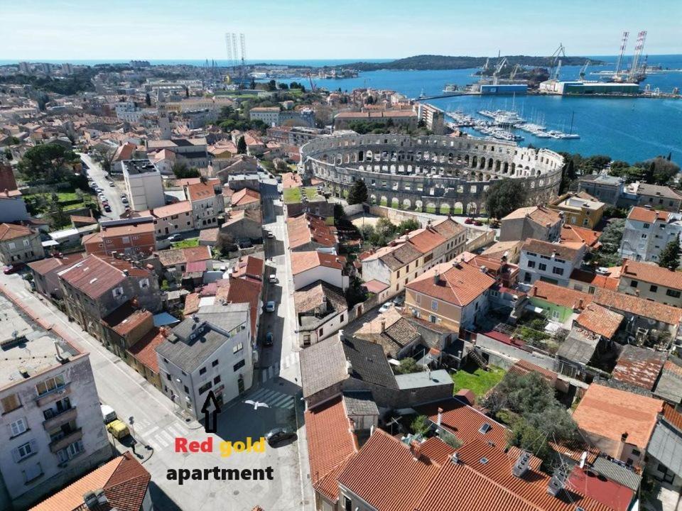 Red Gold Apartment Pula Extérieur photo